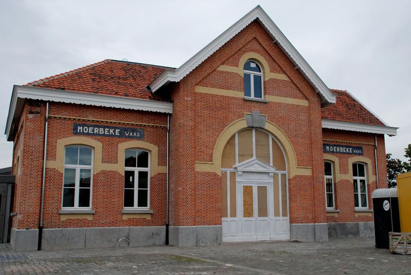 Moerbeke station