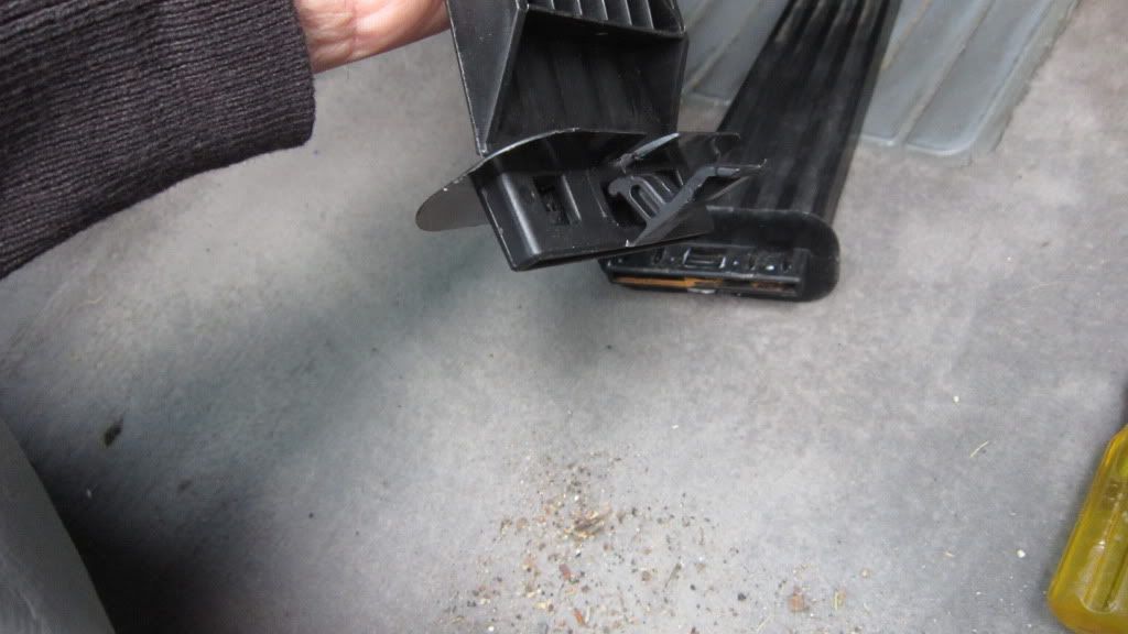 DIY e46 gas/acceleration pedal remove/replace